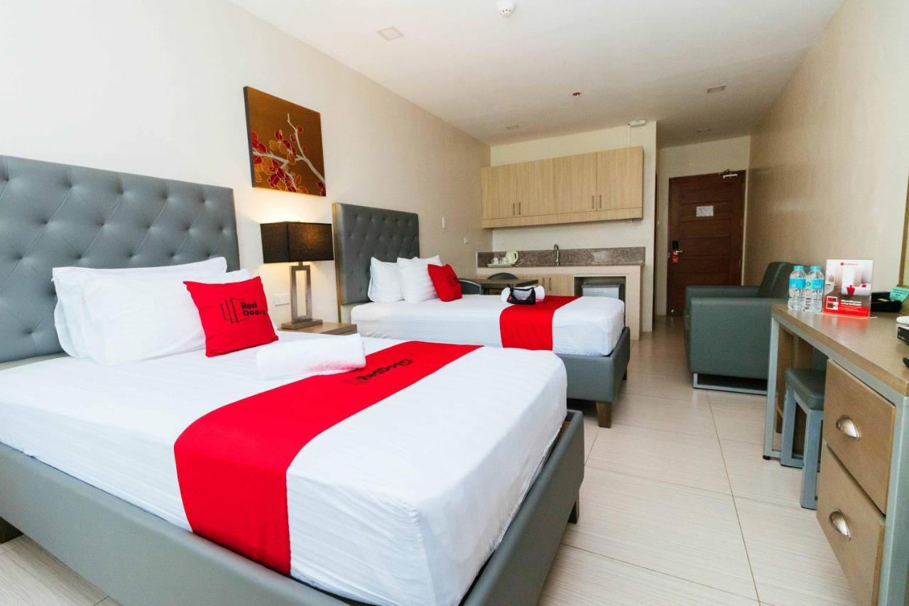 Reddoorz Premium @ Sampaloc Makati Hotel Makati City ภายนอก รูปภาพ