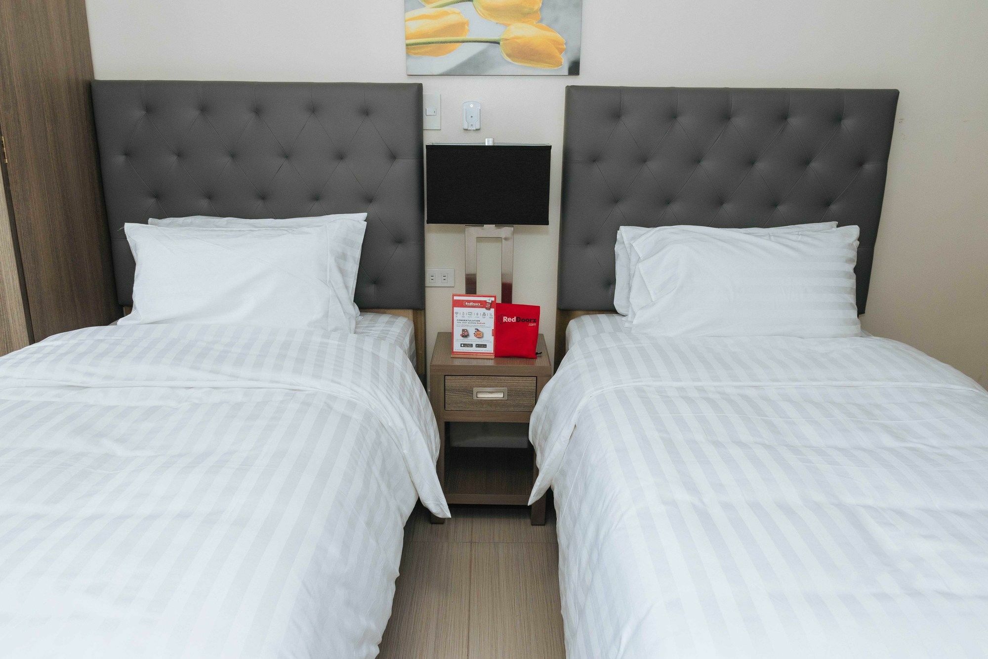 Reddoorz Premium @ Sampaloc Makati Hotel Makati City ภายนอก รูปภาพ