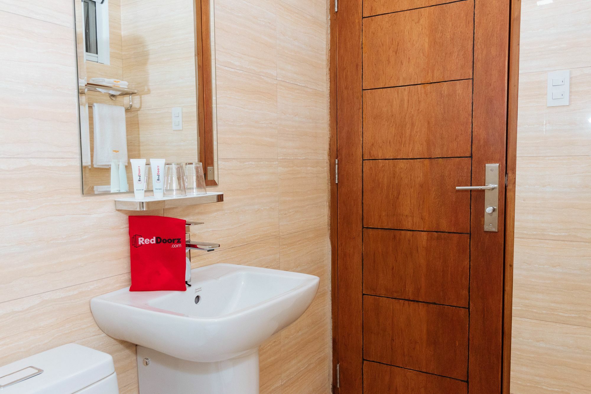Reddoorz Premium @ Sampaloc Makati Hotel Makati City ภายนอก รูปภาพ